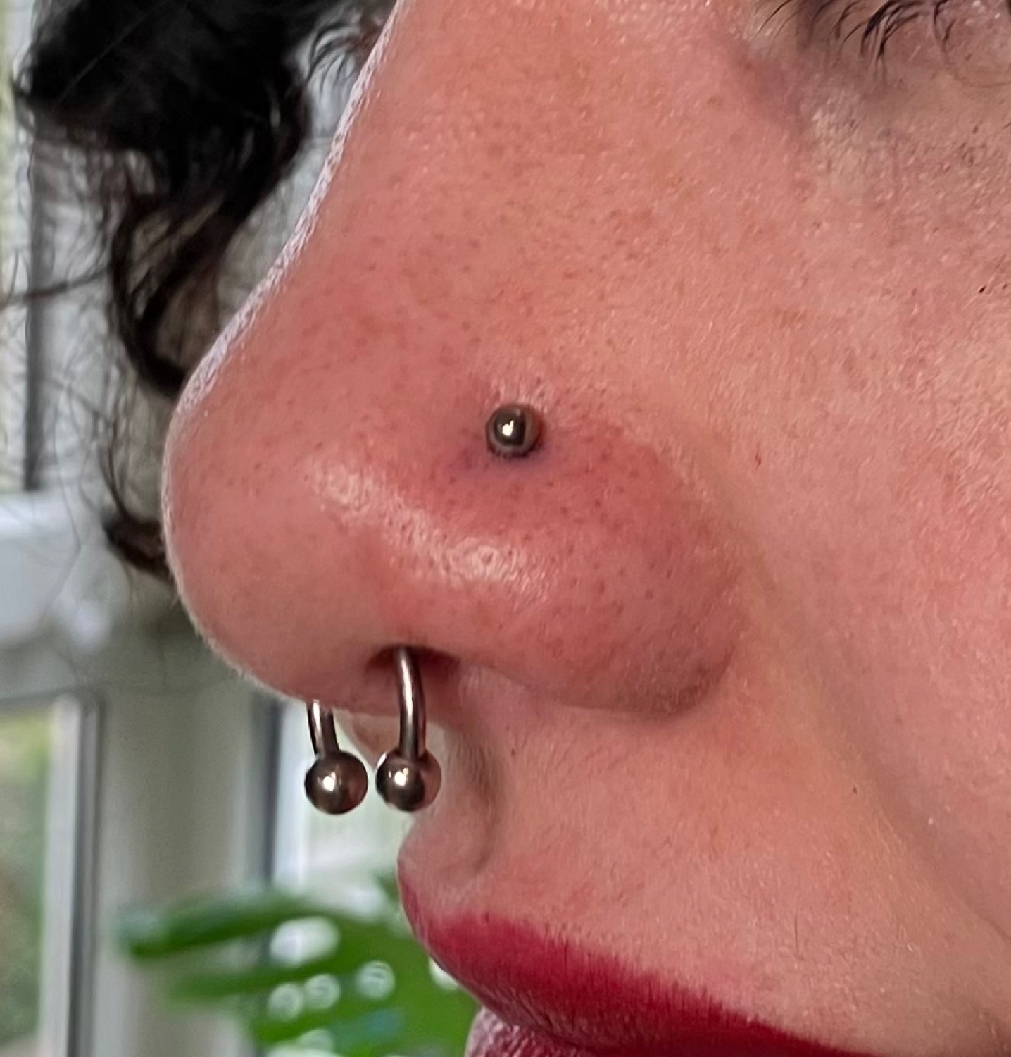 Nostril- und Septum-Piercing